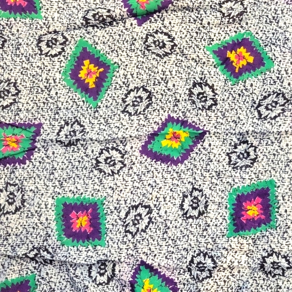 Colorful Geometric Patterned Scarf - Picture 4 of 6